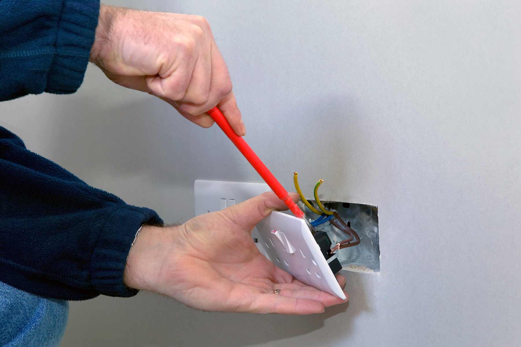 Our electricians can install plug sockets for domestic and commercial proeprties in Totteridge and the local area. 